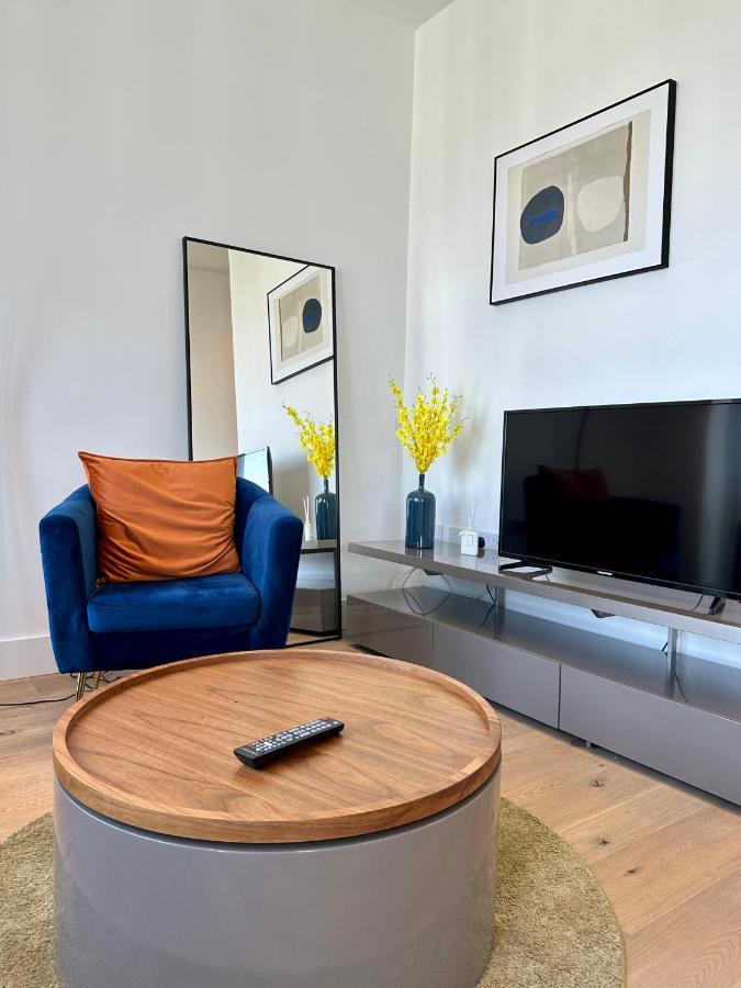 Luxury Central Flat With Stunning Views And Pool Лондон Экстерьер фото